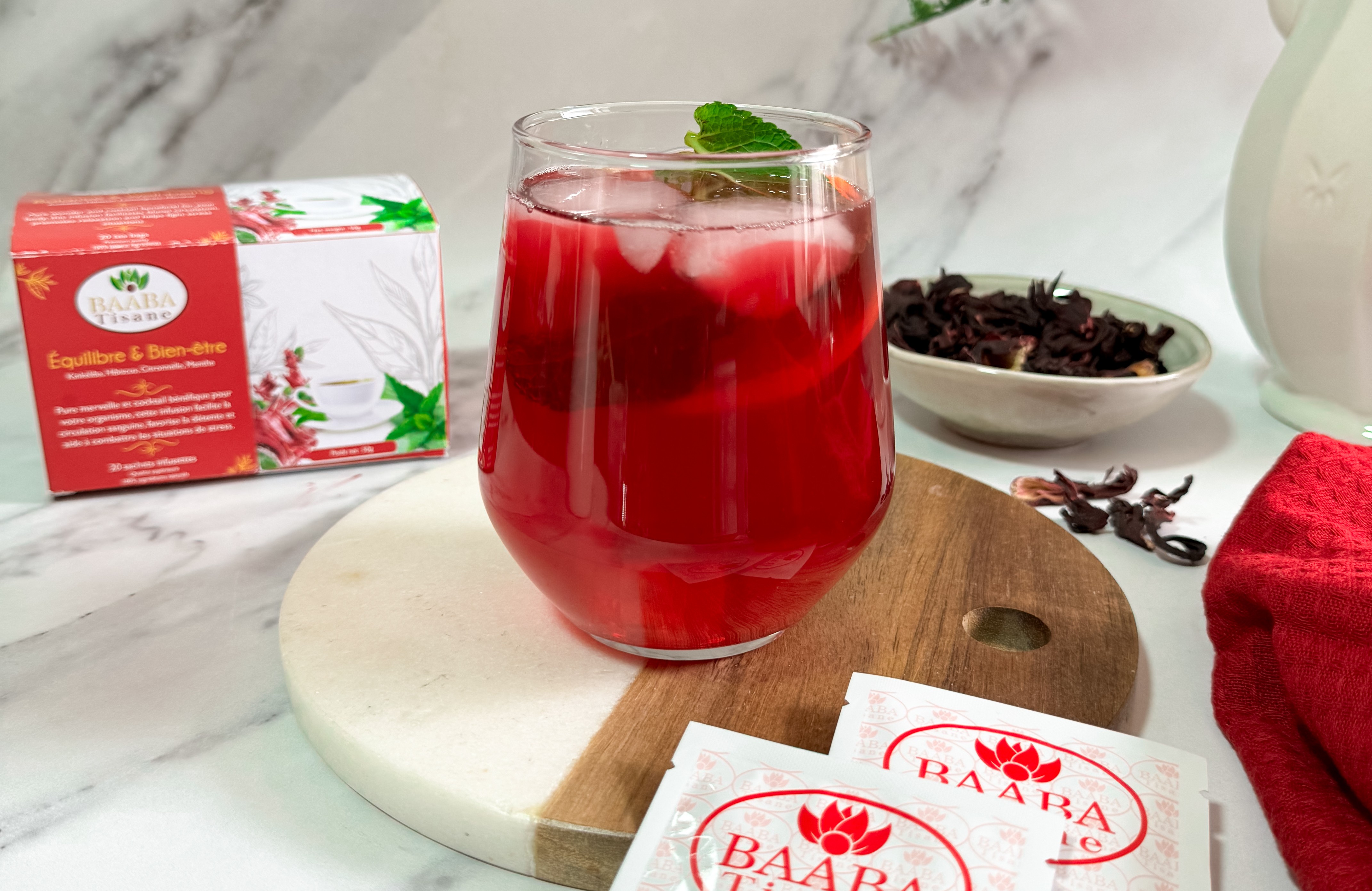 Recette du jus de bissap rafraîchissante à base d’hibiscus, menthe et d'orange